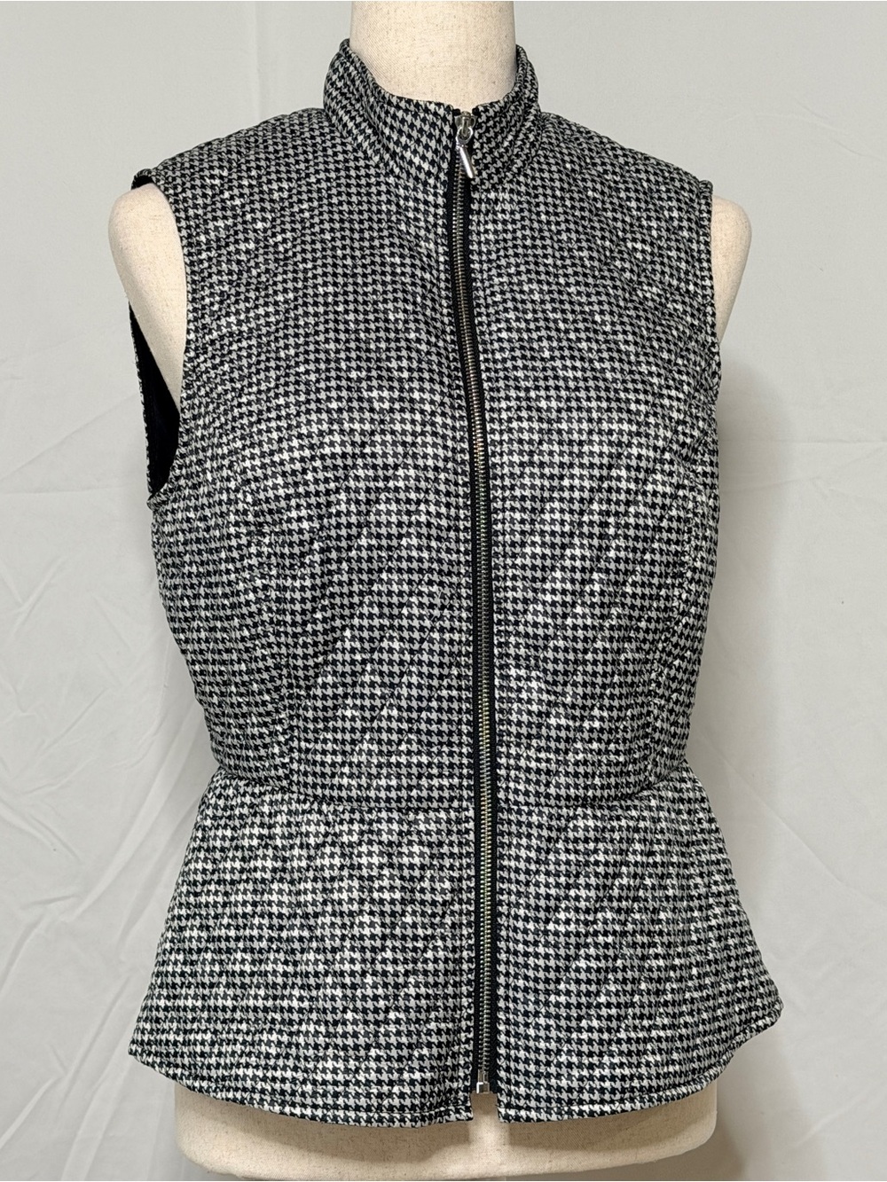 White House Black Market Houndstooth Zip peplum Vest. Small